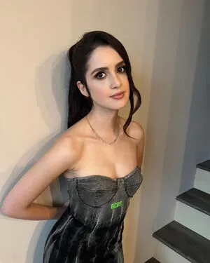 Laura Marano OnlyFans Leaked Free Thumbnail Picture - #pJZSkV4cng