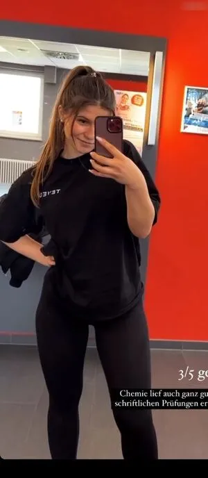 Laura Marie Rhrig OnlyFans Leaked Free Thumbnail Picture - #qZZ4yajpXh