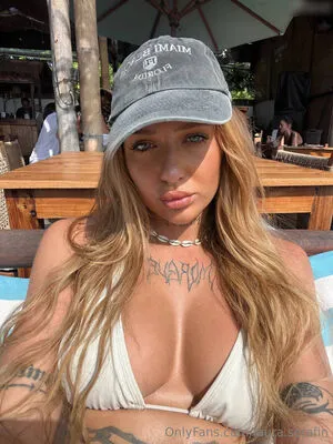 Laura Serafin OnlyFans Leaked Free Thumbnail Picture - #rJdYyd4ind