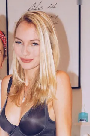 Laura Weyel OnlyFans Leaked Free Thumbnail Picture - #YbXp2hgwDo