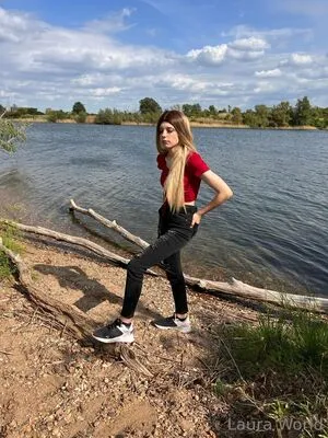 Laura World OnlyFans Leaked Free Thumbnail Picture - #1d7YneX5h7