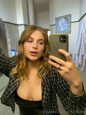 Laura22777 OnlyFans Leaked Free Thumbnail Picture - #3dNoaQmEf1