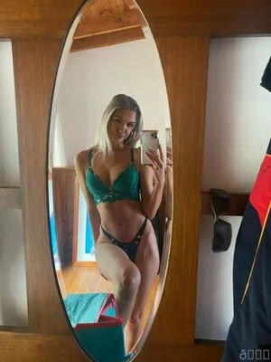 Laura22xx OnlyFans Leaked Free Thumbnail Picture - #2UoMX64MTv