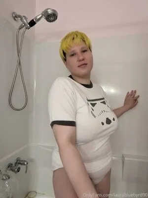 Laurabluebyrd90 OnlyFans Leaked Free Thumbnail Picture - #1Gm1Lk155c