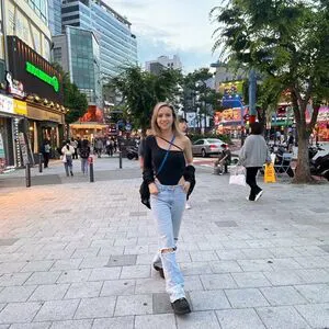 Laure Bv OnlyFans Leaked Free Thumbnail Picture - #1XtrYCcBLa
