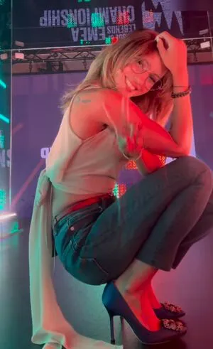 Laure Bv OnlyFans Leaked Free Thumbnail Picture - #soKSiB8AAE