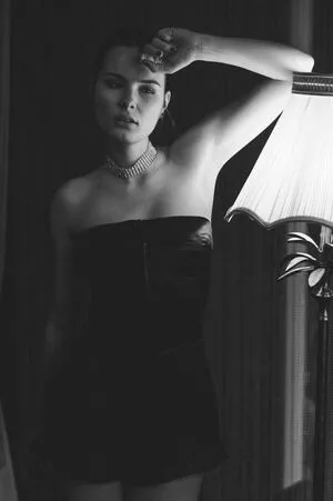 Laure Surlerivage OnlyFans Leaked Free Thumbnail Picture - #0yApkB9RkF