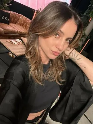 Laure Valee OnlyFans Leaked Free Thumbnail Picture - #4j86lutljq