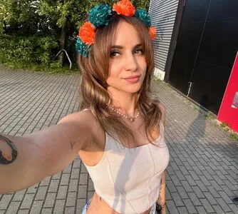 Laure Valee OnlyFans Leaked Free Thumbnail Picture - #DxQo5szW0R