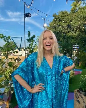 Lauren Laverne OnlyFans Leaked Free Thumbnail Picture - #iAARCMAp13