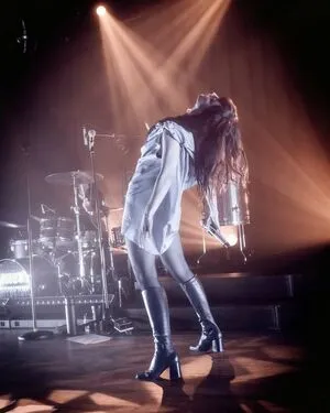 Lauren Mayberry OnlyFans Leaked Free Thumbnail Picture - #32XIvperpD