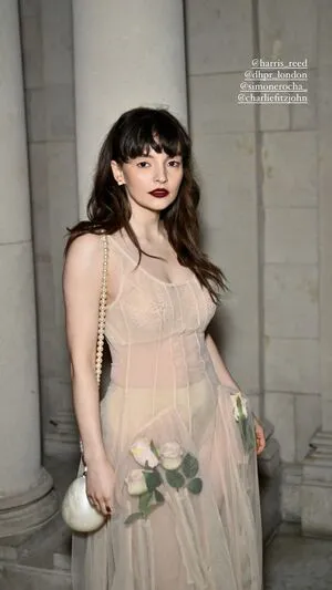 Lauren Mayberry OnlyFans Leaked Free Thumbnail Picture - #5vXb445njs