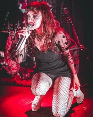 Lauren Mayberry OnlyFans Leaked Free Thumbnail Picture - #UCAg3wQT4E