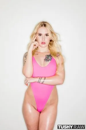 Layla Love OnlyFans Leaked Free Thumbnail Picture - #N9oPXoqox0