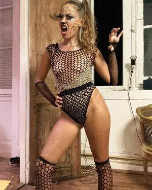 Le Corps La Maison L Esprit OnlyFans Leaked Free Thumbnail Picture - #yDwslvi8I4
