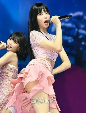 Le Sserafim OnlyFans Leaked Free Thumbnail Picture - #OqeHIPTxF8