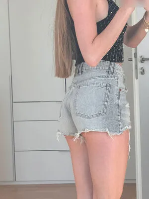 Lea Katharina Maria OnlyFans Leaked Free Thumbnail Picture - #50m8v0yeaa