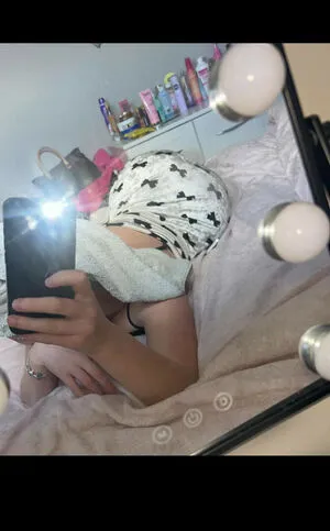 Leahhenden1 OnlyFans Leaked Free Thumbnail Picture - #CiXhdfTR1h