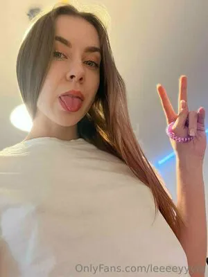 Leeeeyyyla OnlyFans Leaked Free Thumbnail Picture - #24bKoomNTs