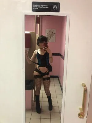Leez OnlyFans Leaked Free Thumbnail Picture - #DPMuHNEezO