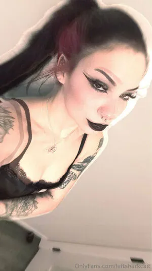 Leftsharkcait OnlyFans Leaked Free Thumbnail Picture - #siYUYeUnpJ