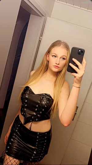 Leonie M OnlyFans Leaked Free Thumbnail Picture - #vDZVKsAAVd