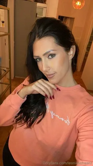 Leonieschwarz OnlyFans Leaked Free Thumbnail Picture - #4TBOjtcIMS