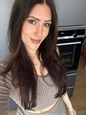 Leonieschwarz OnlyFans Leaked Free Thumbnail Picture - #Joik626rhe