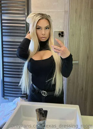 Lexas Dressing Room OnlyFans Leaked Free Thumbnail Picture - #UTutyl85n3