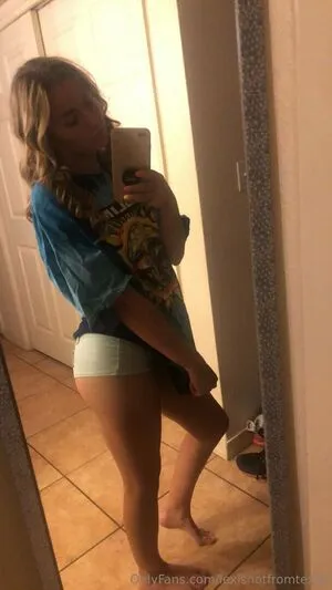 Lexisnotfromtexas OnlyFans Leaked Free Thumbnail Picture - #6B6Gr6KkDA