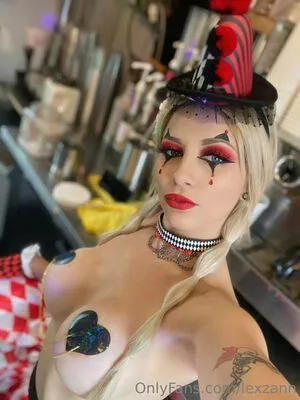 Lexze OnlyFans Leaked Free Thumbnail Picture - #1XX8WTG5dr