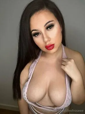 Lifeofroseee OnlyFans Leaked Free Thumbnail Picture - #AGmZbbAmeo