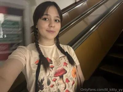 Lil Kitty Yy OnlyFans Leaked Free Thumbnail Picture - #cjTJaAwA49