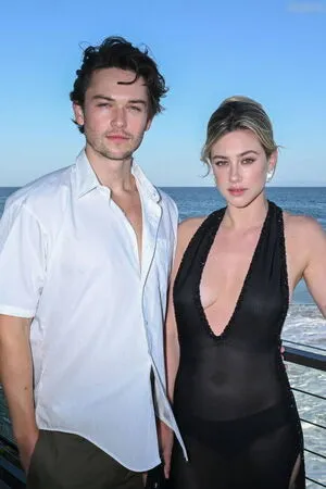 Lili Reinhart OnlyFans Leaked Free Thumbnail Picture - #2AWUzb7Vw9