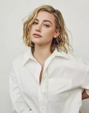 Lili Reinhart OnlyFans Leaked Free Thumbnail Picture - #2ArtpkV9N8