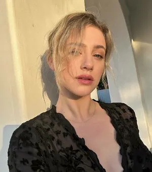 Lili Reinhart OnlyFans Leaked Free Thumbnail Picture - #3lGGpnG5ia