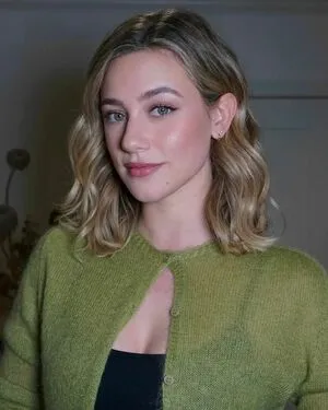 Lili Reinhart OnlyFans Leaked Free Thumbnail Picture - #7hLFN0ss48