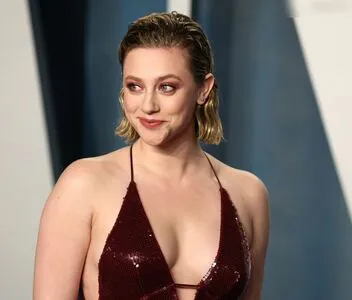 Lili Reinhart OnlyFans Leaked Free Thumbnail Picture - #OmoKhxHVEe