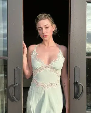 Lili Reinhart OnlyFans Leaked Free Thumbnail Picture - #c6AfKxNr8F