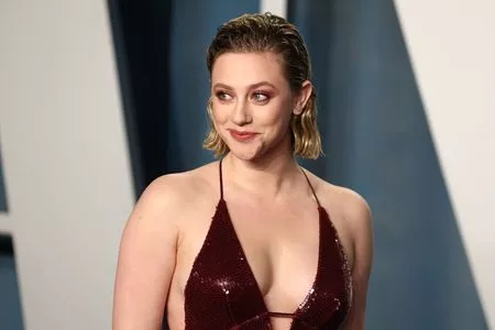 Lili Reinhart OnlyFans Leaked Free Thumbnail Picture - #dmKaPATiG4