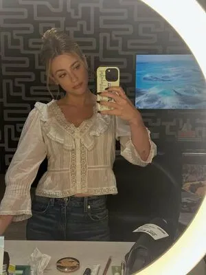 Lili Reinhart OnlyFans Leaked Free Thumbnail Picture - #i4gblC4FB5