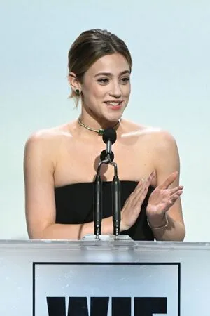 Lili Reinhart OnlyFans Leaked Free Thumbnail Picture - #xLLa0qO6d1