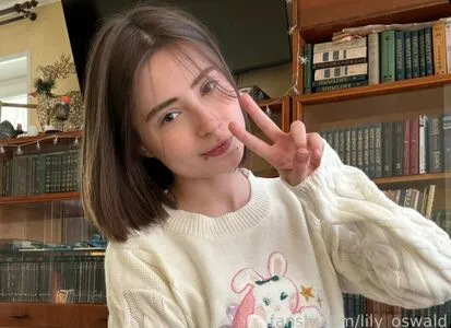 Lilia Collins OnlyFans Leaked Free Thumbnail Picture - #BJTIlKnOC3