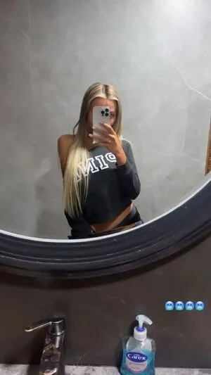 Lilli C OnlyFans Leaked Free Thumbnail Picture - #C2FzI44lJF