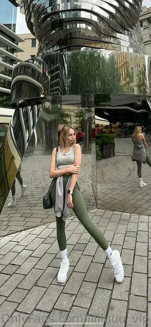 Lilli Clark OnlyFans Leaked Free Thumbnail Picture - #tld9UMZ0vs