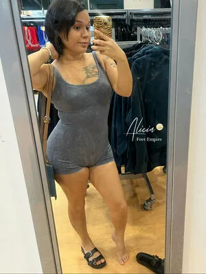 Lillianlovefeet OnlyFans Leaked Free Thumbnail Picture - #QL8zOlOnMy