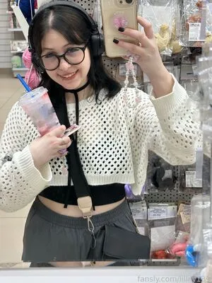 Lillily131 OnlyFans Leaked Free Thumbnail Picture - #5JDWlYpbBh