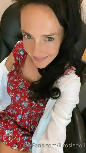 Lilrosiedoll OnlyFans Leaked Free Thumbnail Picture - #NvFVXCjmsL