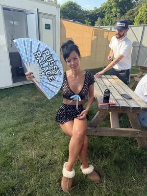 Lily Allen OnlyFans Leaked Free Thumbnail Picture - #J9ZvSWLbya