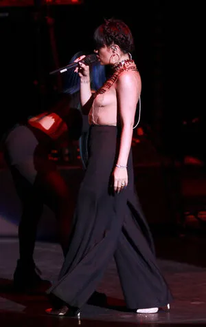 Lily Allen OnlyFans Leaked Free Thumbnail Picture - #X038U4JQQN